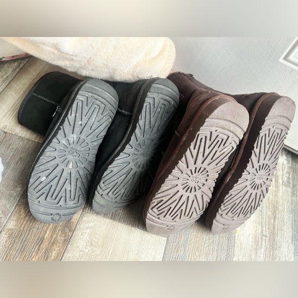 TWO pair UGG short boots classic black/chocolate brown Bailey wood button sz 6 - Picture 7 of 15